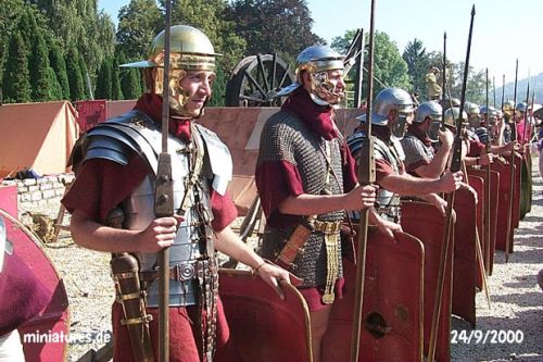 Roman-legions-lorica-segmentata-vs-chain-armor.jpg